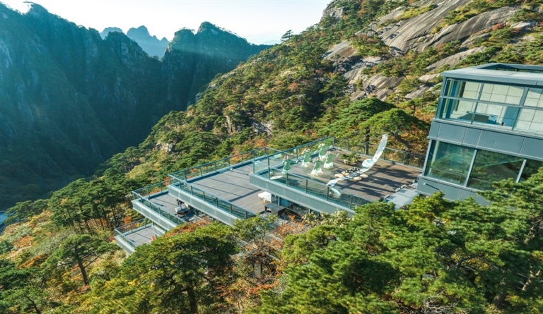 A scenic view of Huangshan Dengshan Gudao Ji Gu Jianzhu