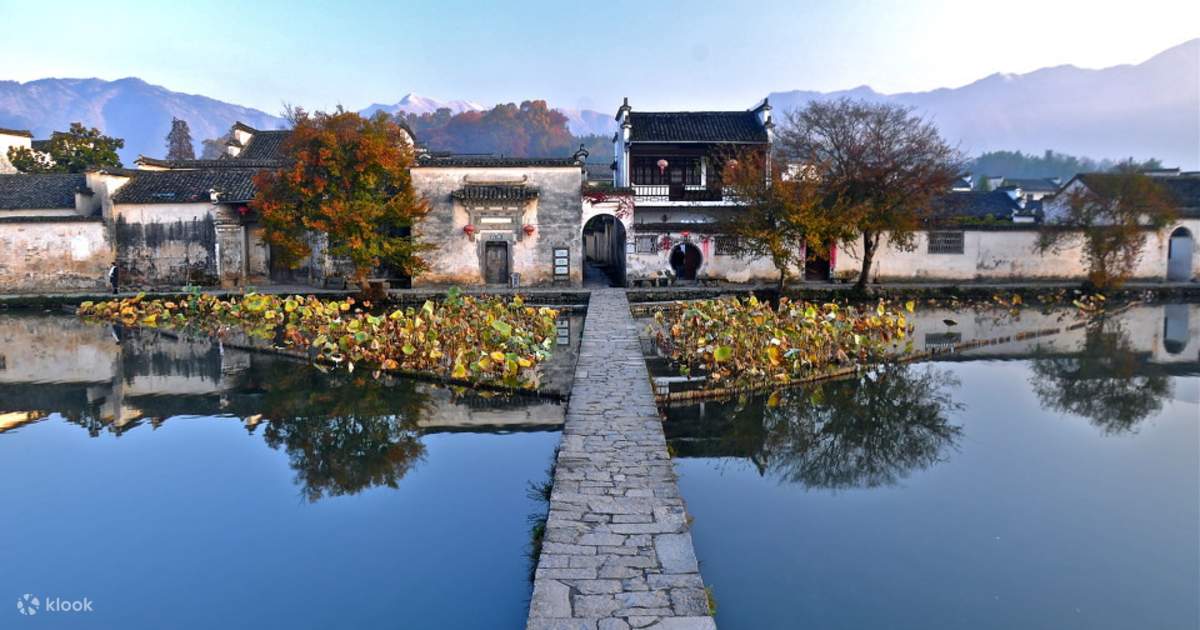 A scenic view of Huangshan Hongcun Gu Jianzhuqun