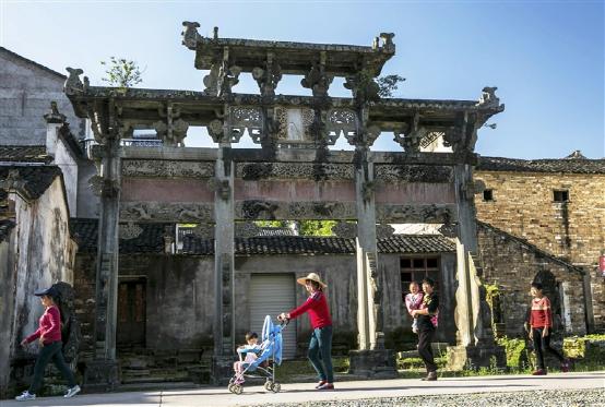 A scenic view of Huangshan Hongkeng Paifangqun Ji Hongshi Jiamiao