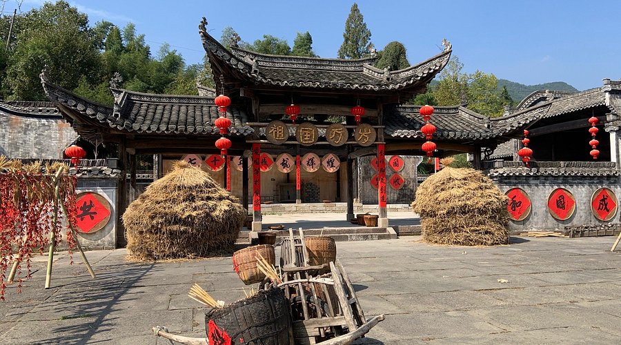 A scenic view of Huangshan Hongshi Zongci