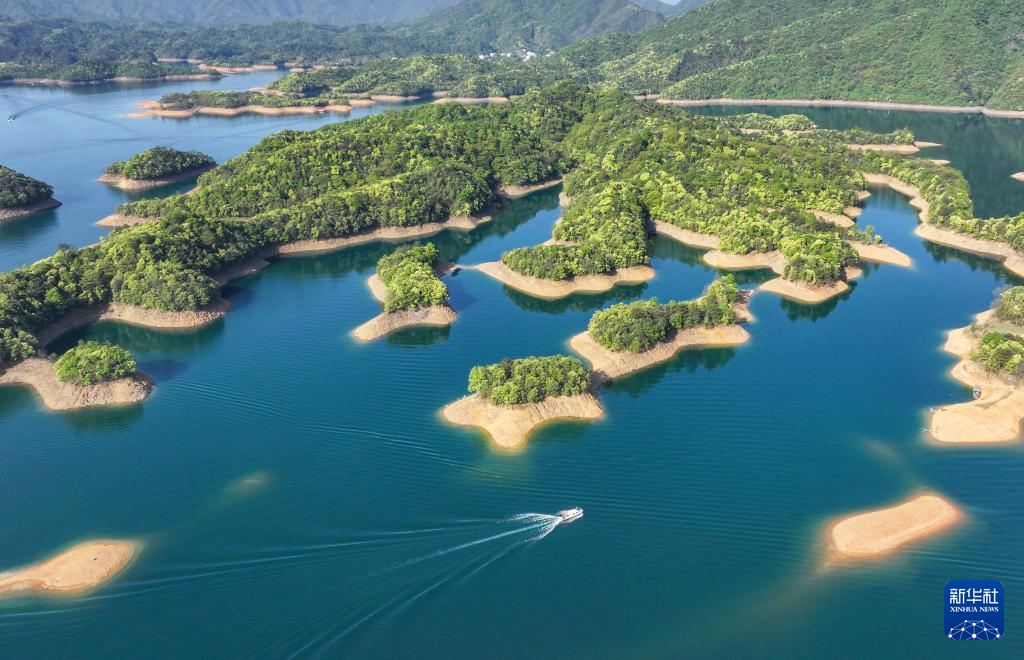 A scenic view of Huangshan Huangcun Jinshidi