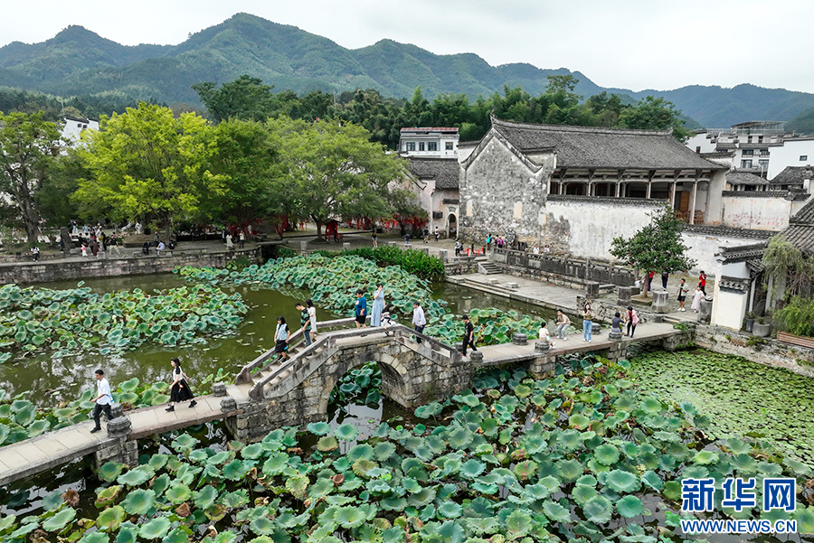 A scenic view of Huangshan Huangcun Jinshidi
