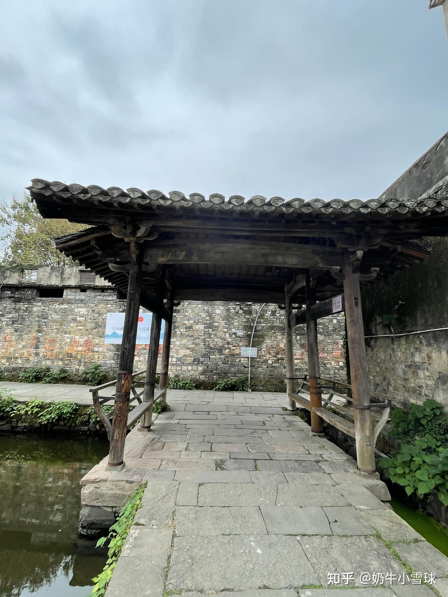 A scenic view of Huangshan Laowuge Ji Lvraoting