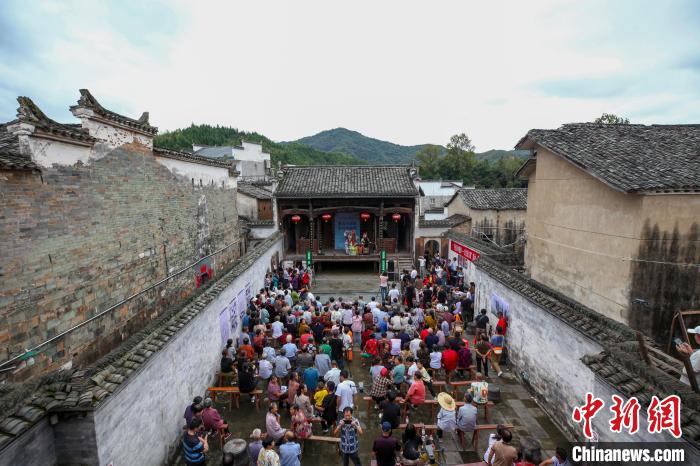 A scenic view of Huangshan Qimen Guxitai