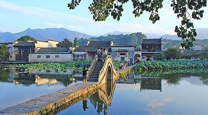 A scenic view of Huangshan Qimen Guxitai