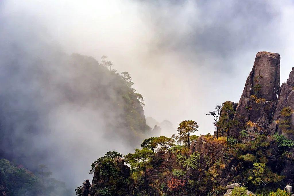 A scenic view of Huangshan Qiyunshan Shike
