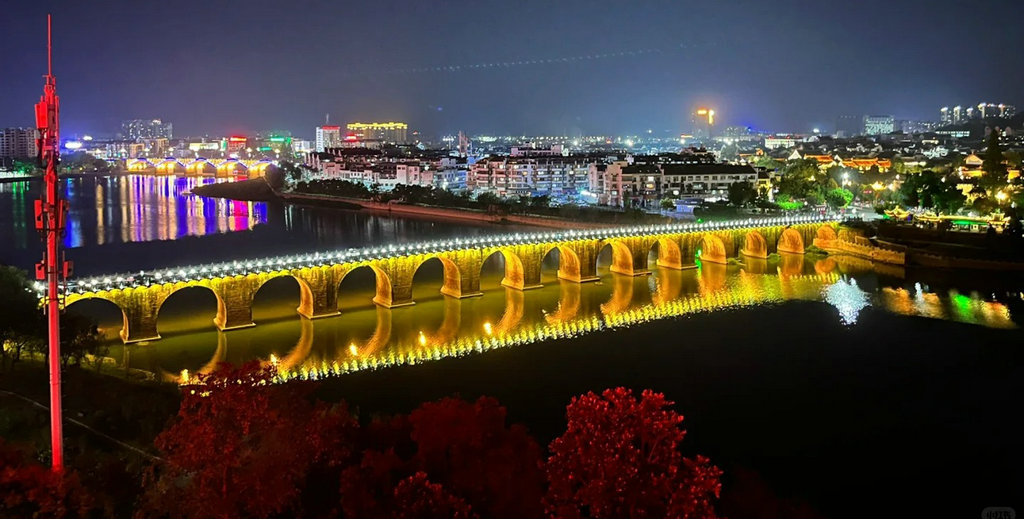 A scenic view of Huangshan Shexian Taipingqiao