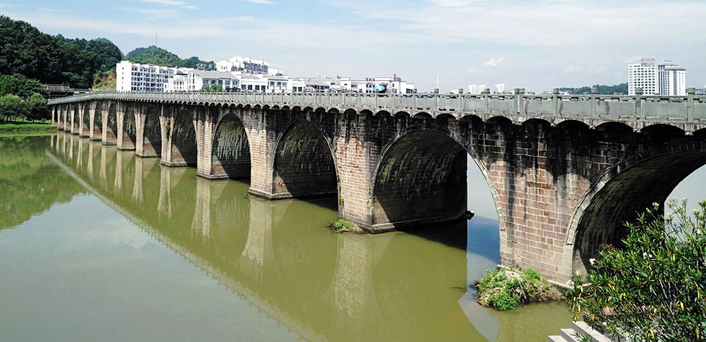 A scenic view of Huangshan Shexian Taipingqiao