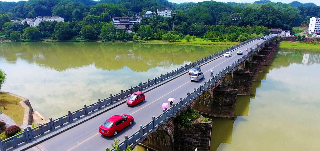 A scenic view of Huangshan Shexian Taipingqiao