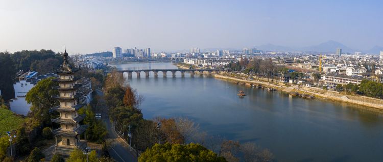 A scenic view of Huangshan Shexian Taipingqiao