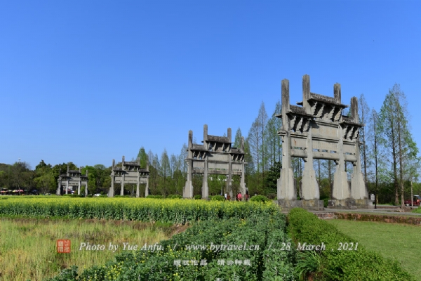 A scenic view of Huangshan Shuyuan Paifangqun