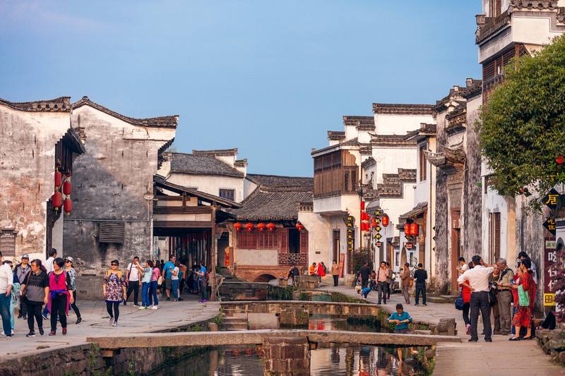 A scenic view of Huangshan Shuyuan Paifangqun