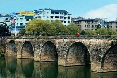 A scenic view of Huangshan Tunxi Zhenhaiqiao