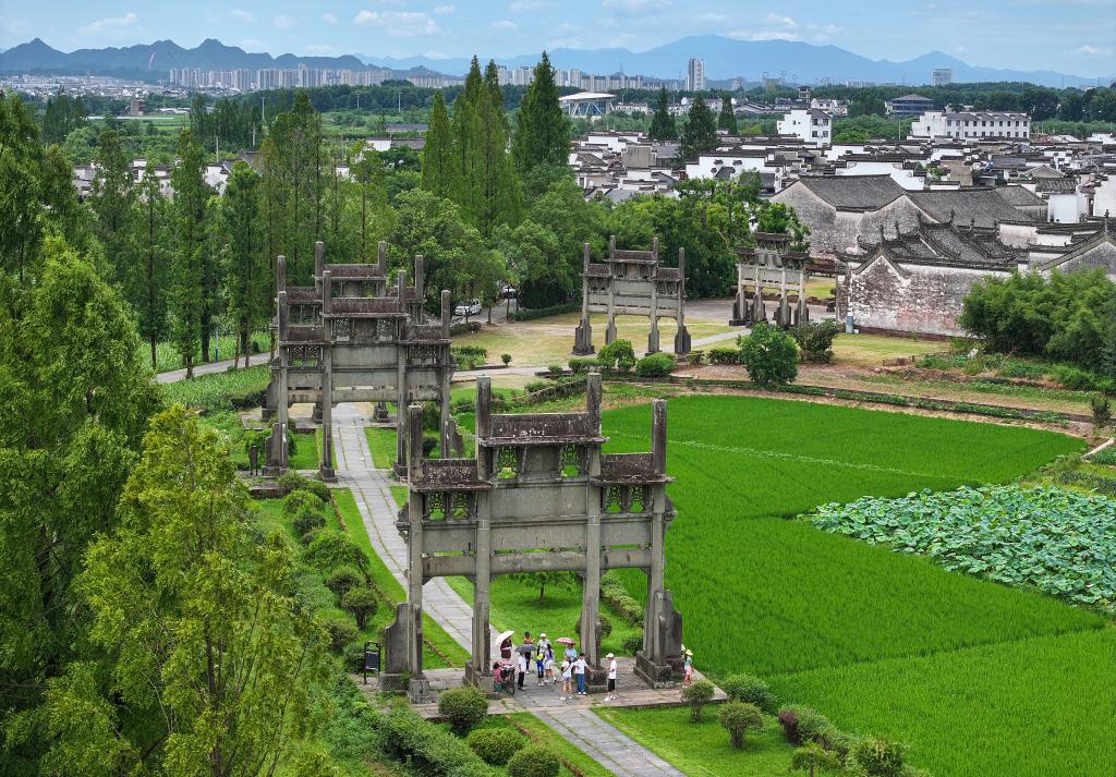 A scenic view of Huangshan Xingcun Chengshi Zongci