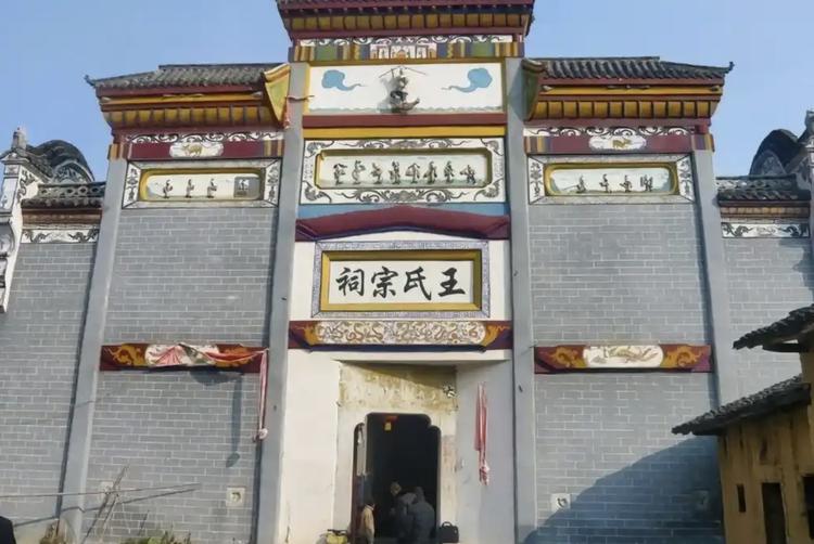 A scenic view of Huangshan Xitou Sanhuaitang