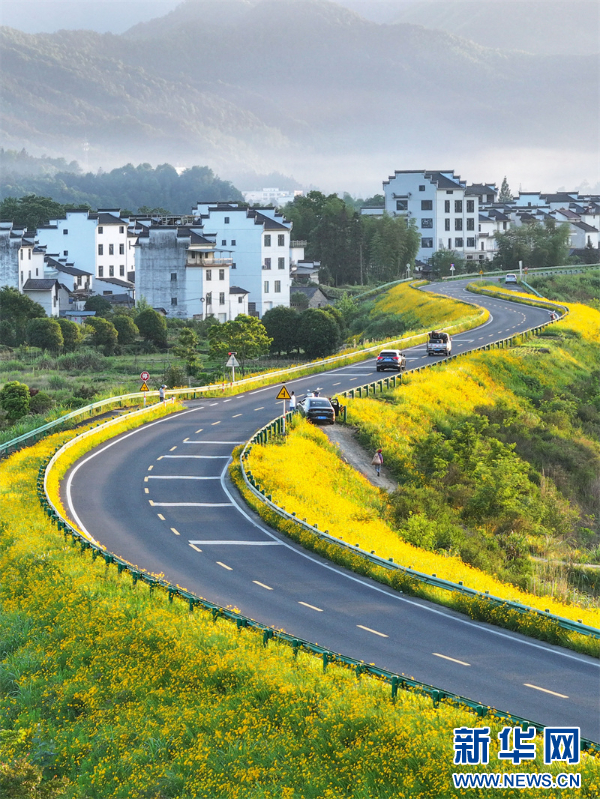 A scenic view of Huangshan Xiuning Dengfengqiao