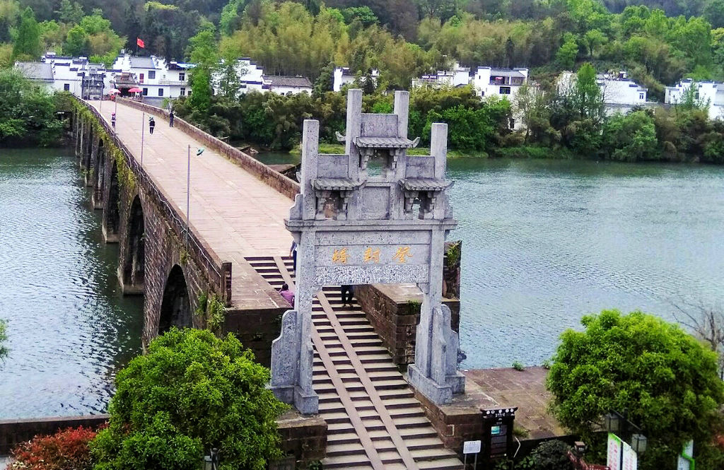 A scenic view of Huangshan Xiuning Dengfengqiao