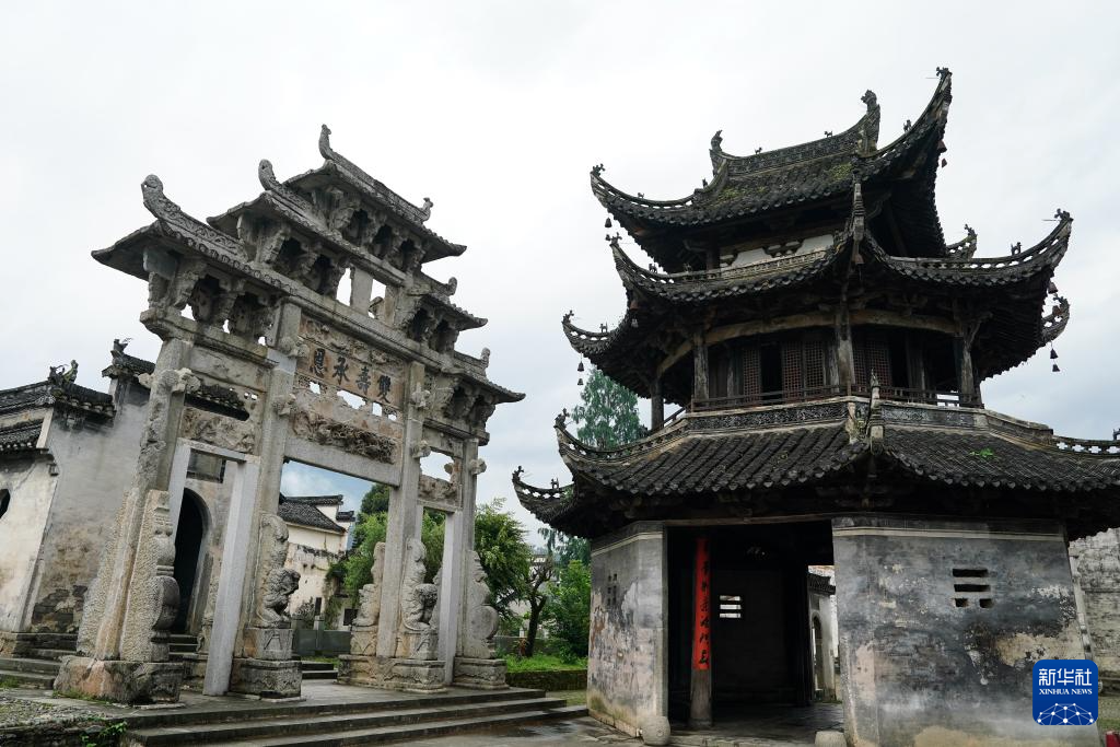 A scenic view of Huangshan Xucun Gu Jianzhuqun
