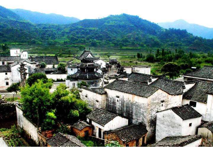 A scenic view of Huangshan Xucun Gu Jianzhuqun