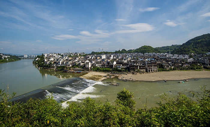 A scenic view of Huangshan Yuliangba