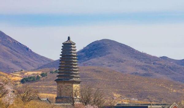 A scenic view of Huludao Baitayu Ta