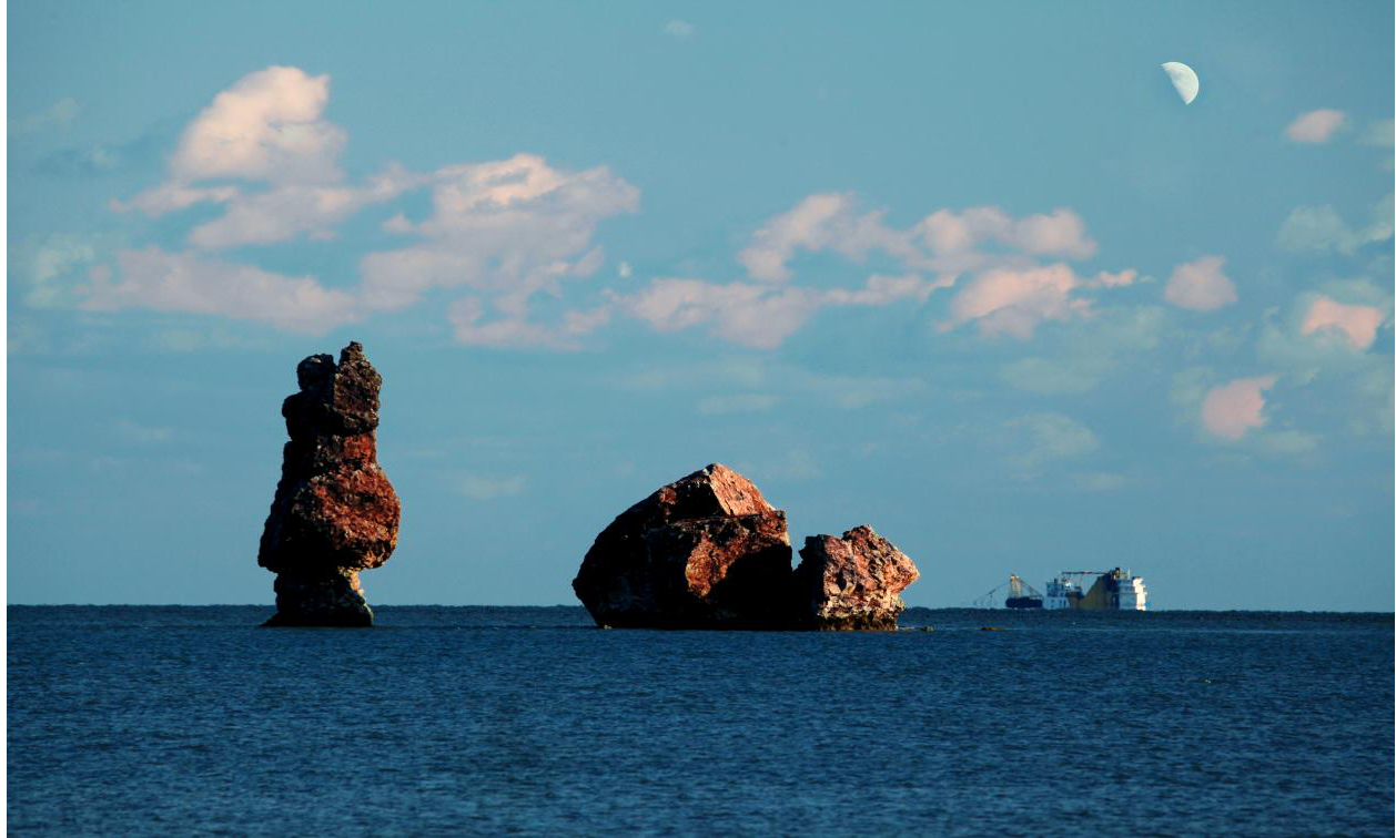 A scenic view of Huludao Jiangnvshi Yizhi