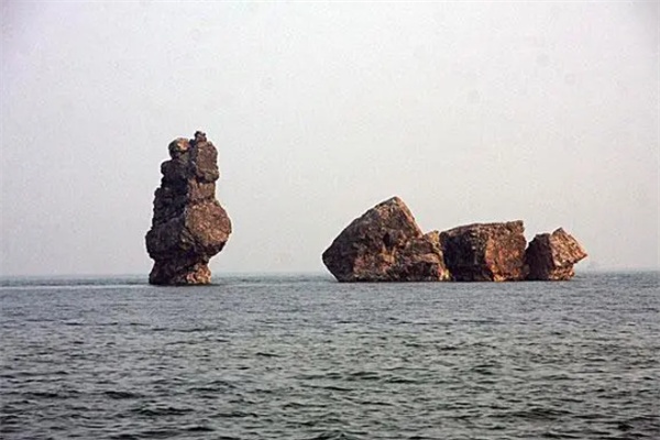 A scenic view of Huludao Jiangnvshi Yizhi