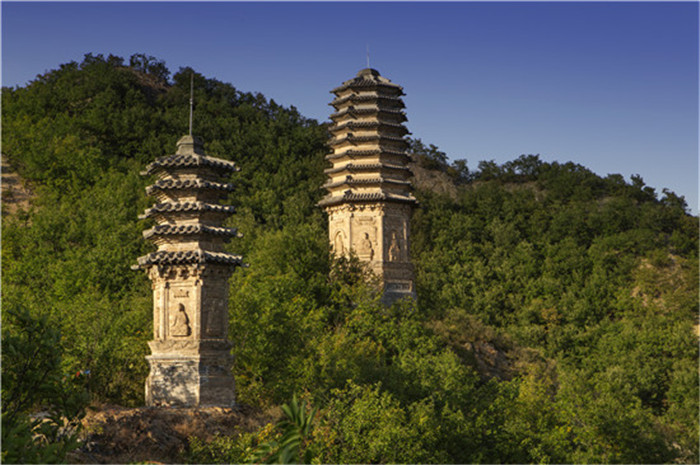 A scenic view of Huludao Miaofengsi Shuangta