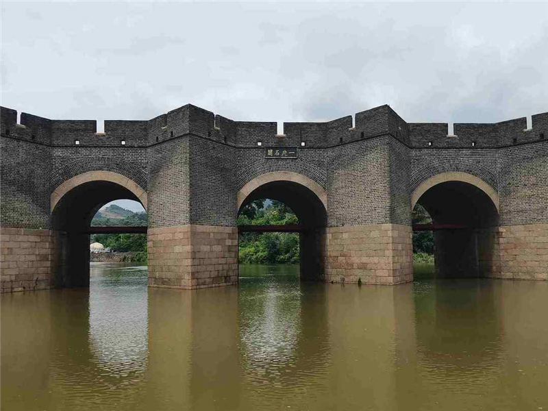 A scenic view of Huludao Wanlichangcheng Jiumenkou