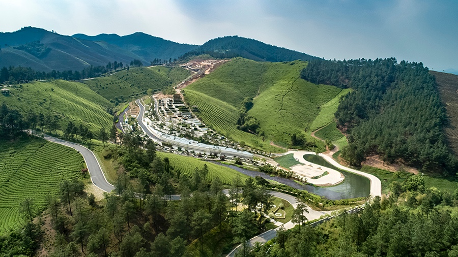 A scenic view of Huzhou Anji Gucheng Yizhi Longshan Yueguo Guizu Muqun