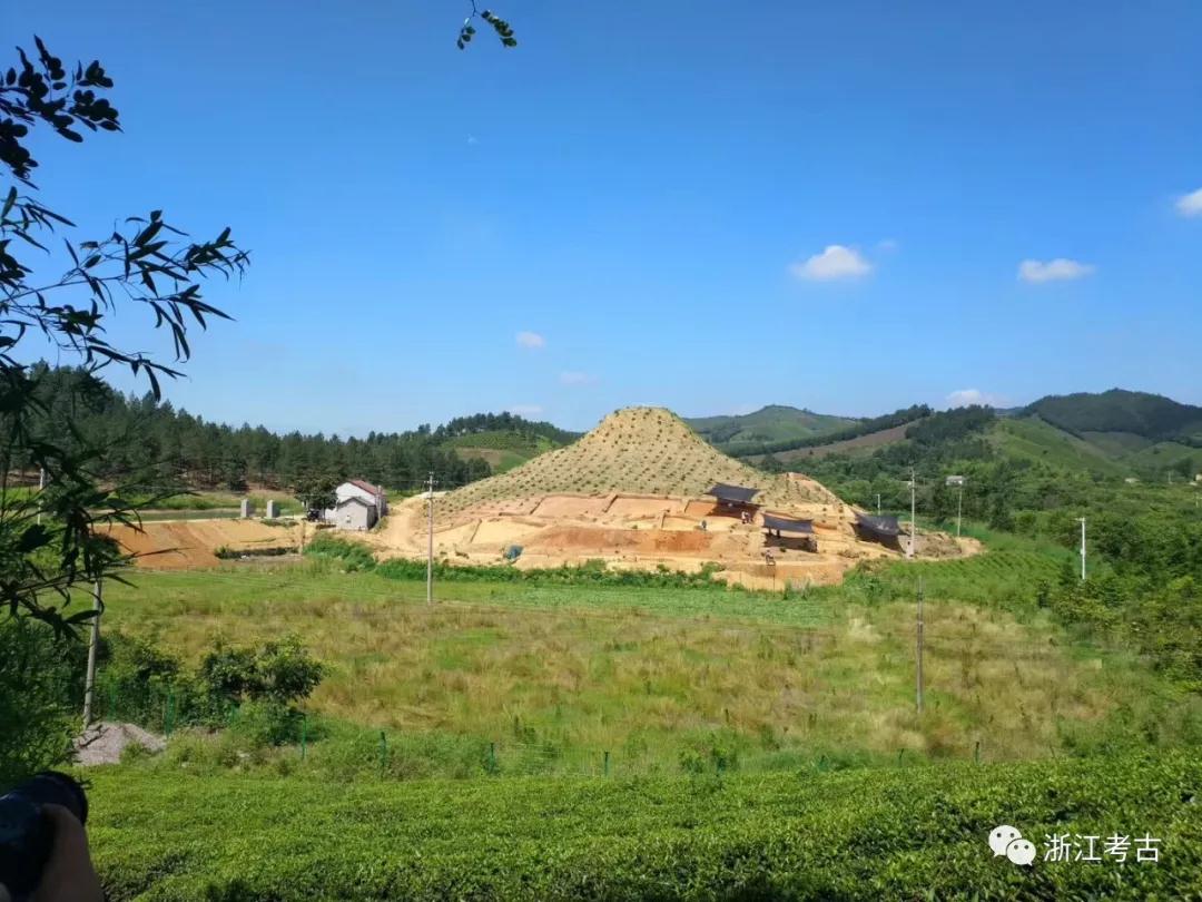 A scenic view of Huzhou Anji Gucheng Yizhi Longshan Yueguo Guizu Muqun