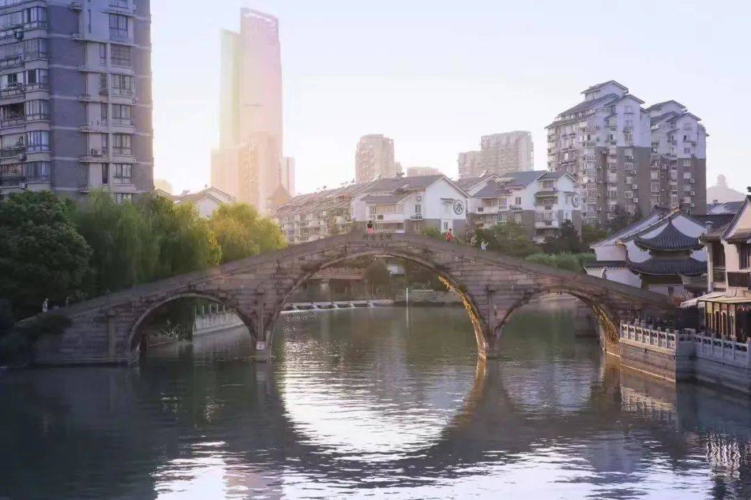 A scenic view of Huzhou Chaoyinqiao