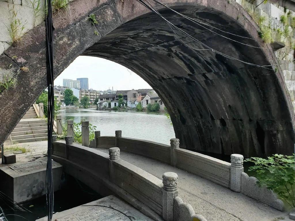 A scenic view of Huzhou Chaoyinqiao