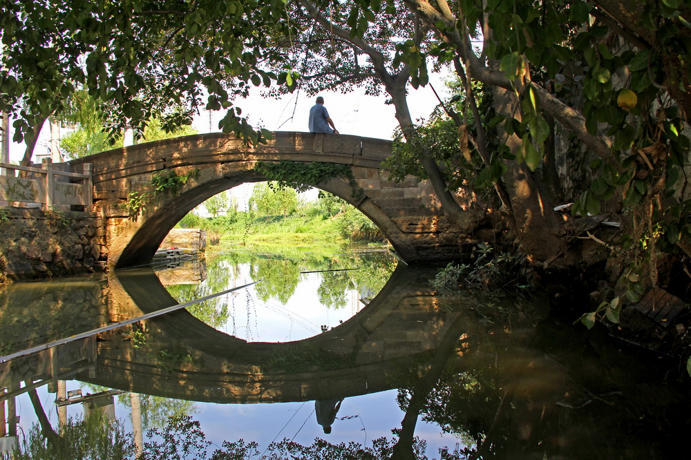 A scenic view of Huzhou Deqing Guqiaoqun