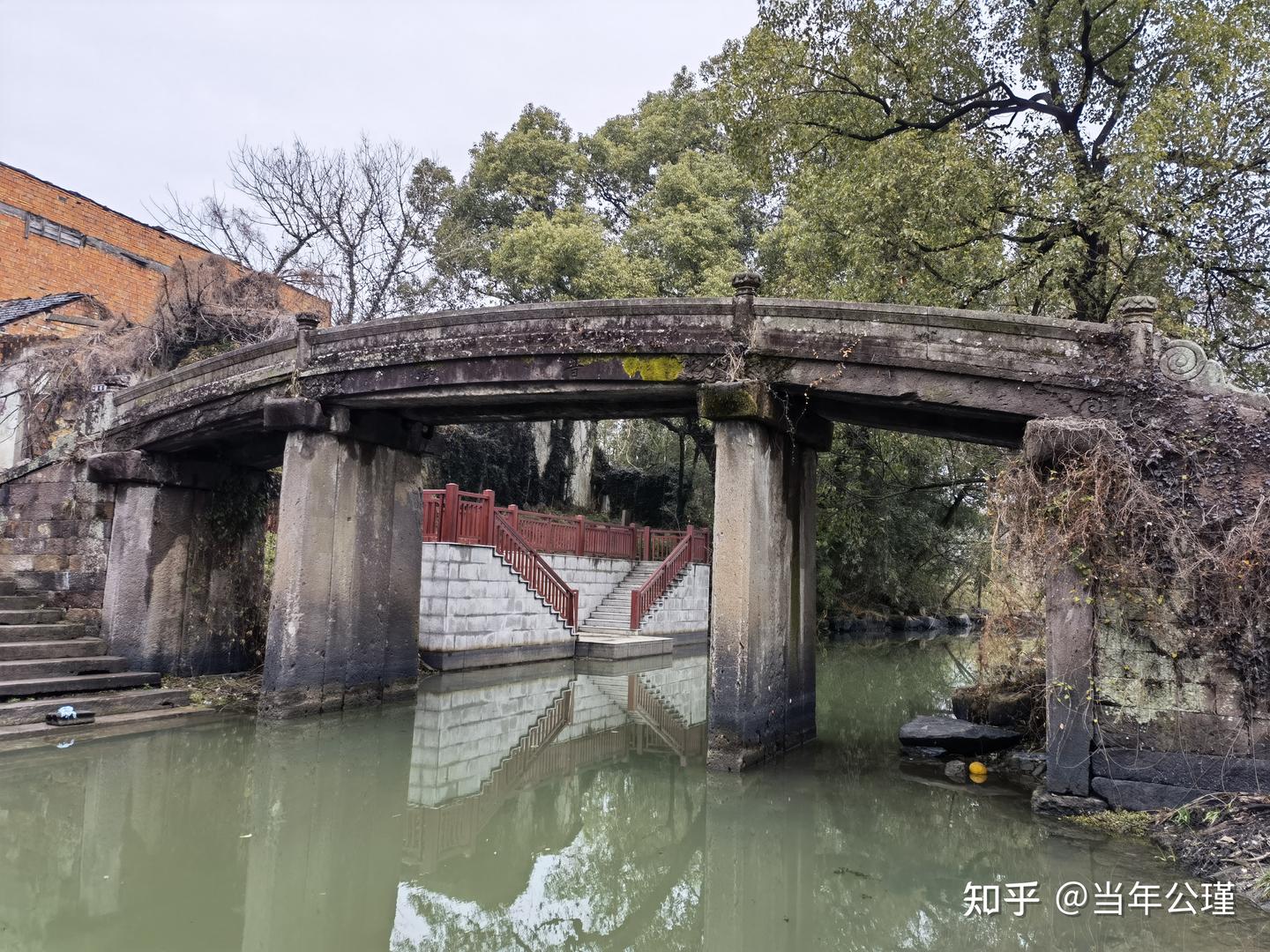 A scenic view of Huzhou Deqing Guqiaoqun