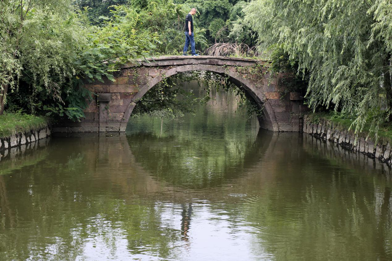 A scenic view of Huzhou Deqing Guqiaoqun