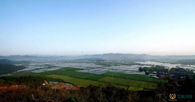 A scenic view of Huzhou Deqing Yuanshi Ciyaozhi