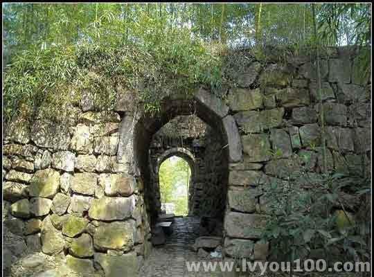 A scenic view of Huzhou Dusongguan He Guyidao