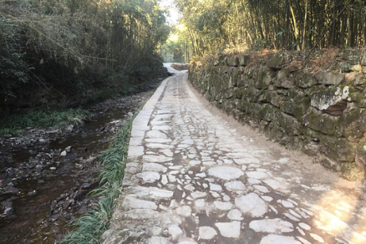 A scenic view of Huzhou Dusongguan He Guyidao