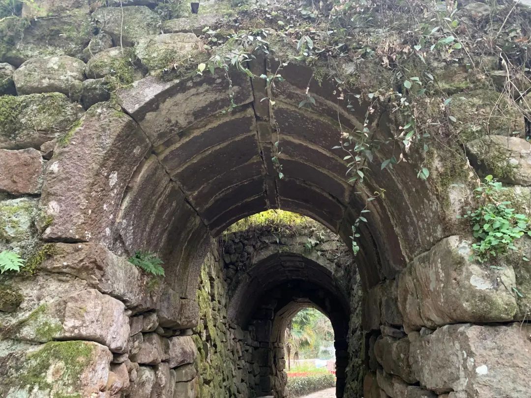A scenic view of Huzhou Dusongguan He Guyidao