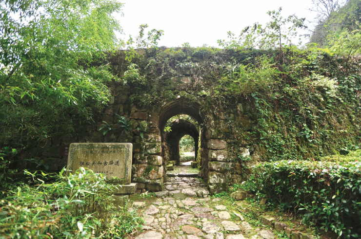 A scenic view of Huzhou Dusongguan He Guyidao
