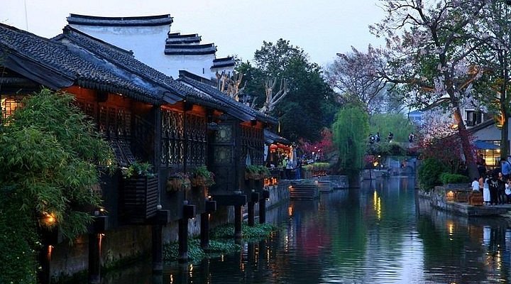 A scenic view of Huzhou Jiayetang Cangshulou Ji Xiaolianzhuang