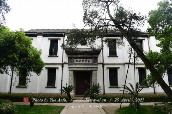 A scenic view of Huzhou Jiayetang Cangshulou Ji Xiaolianzhuang