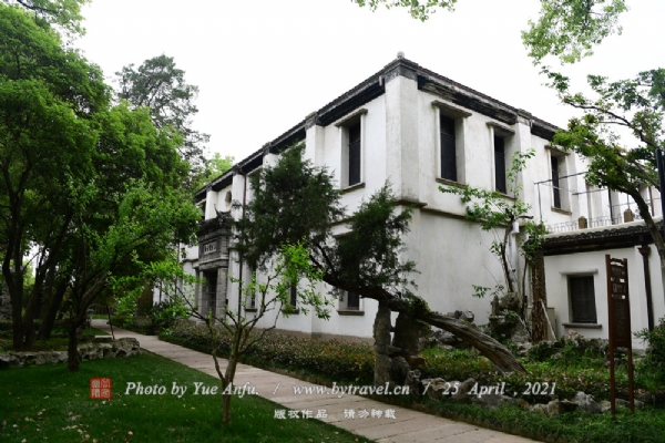 A scenic view of Huzhou Jiayetang Cangshulou Ji Xiaolianzhuang