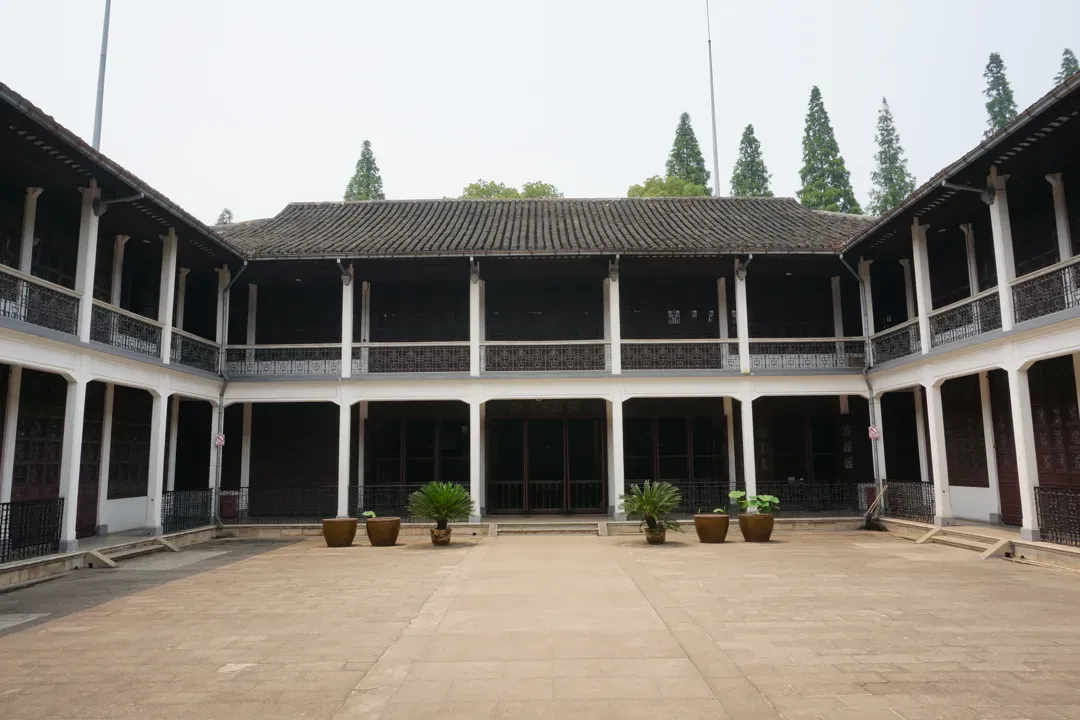 A scenic view of Huzhou Jiayetang Cangshulou Ji Xiaolianzhuang