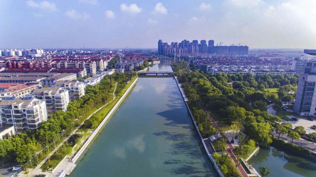 A scenic view of Huzhou Taihu Lougang