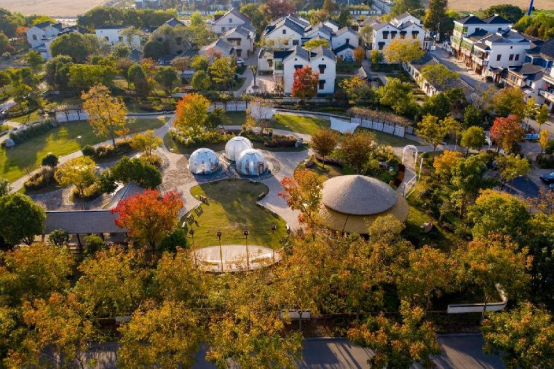 A scenic view of Huzhou Taihu Lougang