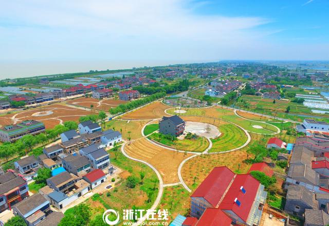 A scenic view of Huzhou Taihu Lougang