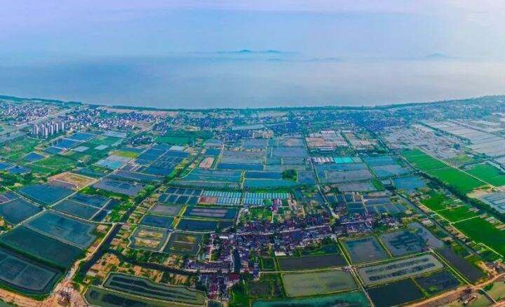A scenic view of Huzhou Taihu Lougang