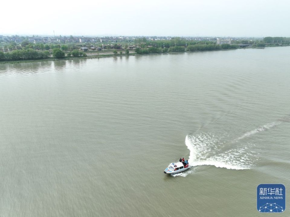 A scenic view of Huzhou Taihu Lougang